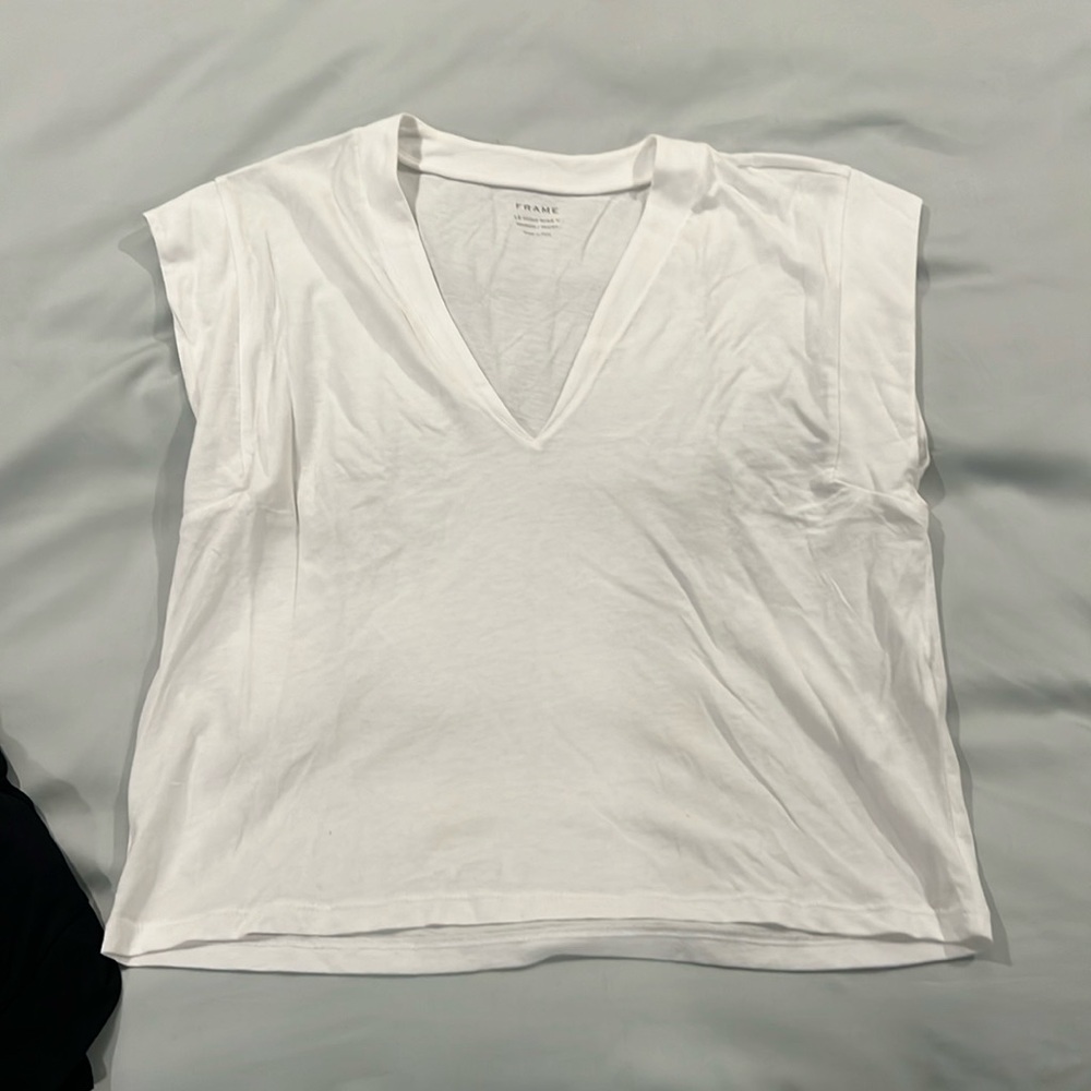 FRAME le high rise v T-shirt